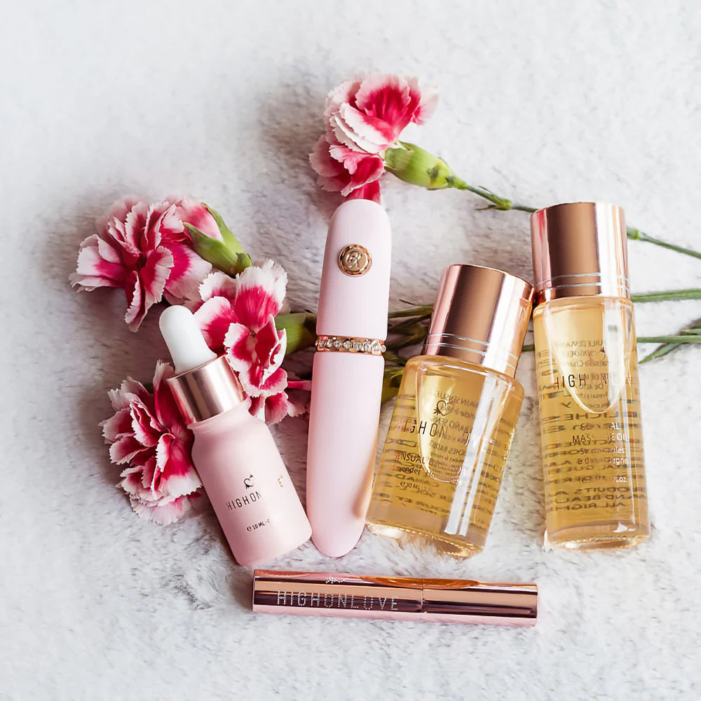 Mini fragrance set: pink bottles with rose-gold caps and one tube applicator.